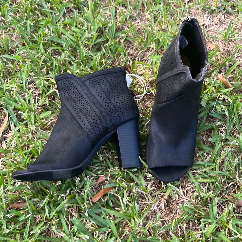 American Eagle Peep Toe Booties